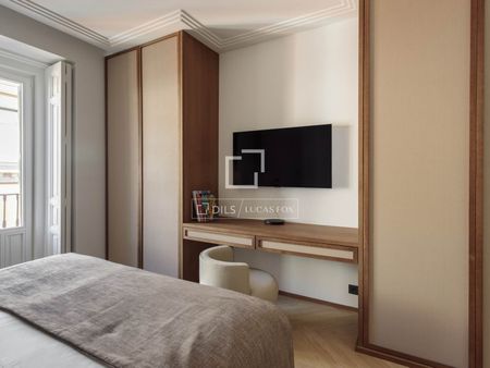 Excellent 1 Bedroom apartment for rent in Cortes / Huertas, Madrid - Photo 3