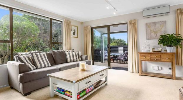 Family Home in Whitby - Photo 1