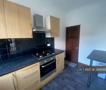 2 bedroom end of terrace house to rent - Photo 3