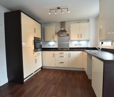 3 bedroom semi-detached house to rent - Photo 3