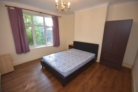 4 bedroom semi-detached house to rent - Photo 3