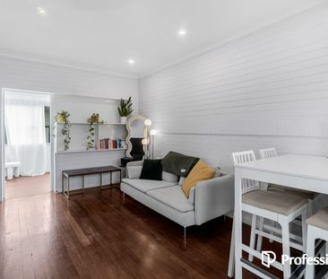 Top-Floor Apartment in Sought-After Scarborough Location - Photo 2