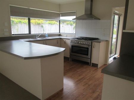 Paraparaumu - 4 Bedrooms - Photo 4