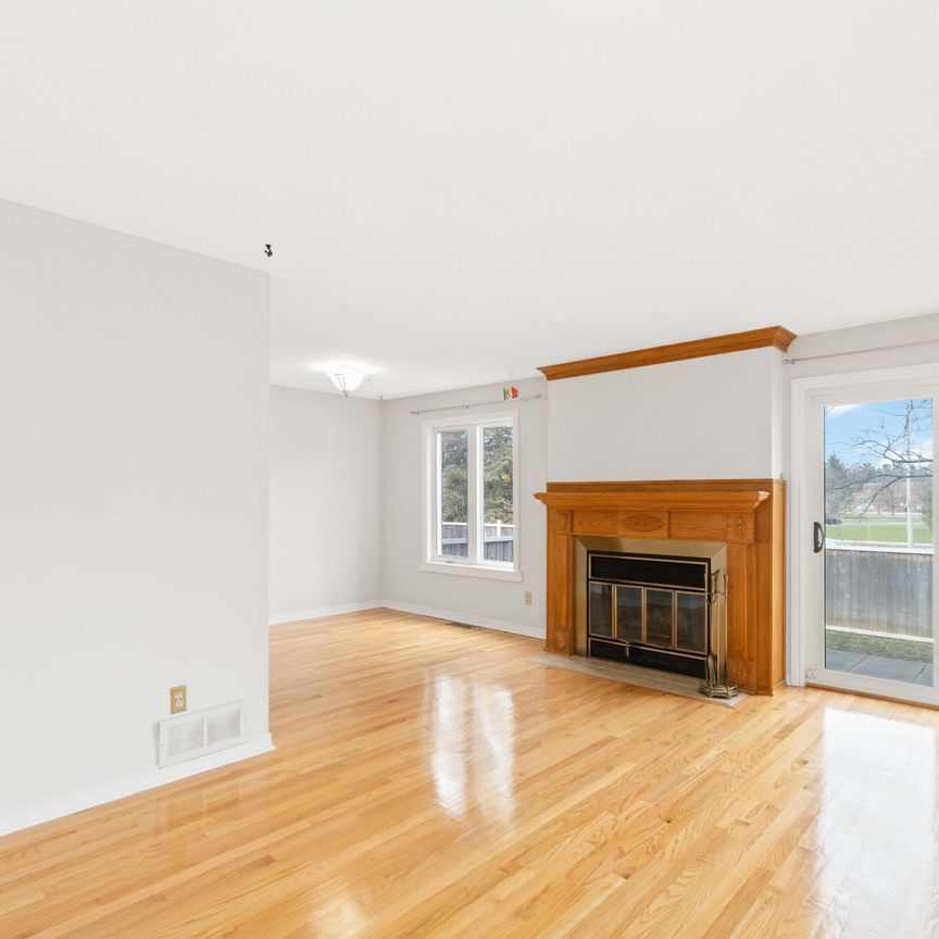 For Lease - 1904 SUMMERFIELDS Crescent, Orleans - Convent Glen and Area, Ontario - Photo 1