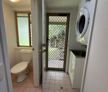 Freshly repainted, Spacious & Comfortable - Walk to Harbourtown - Photo 2