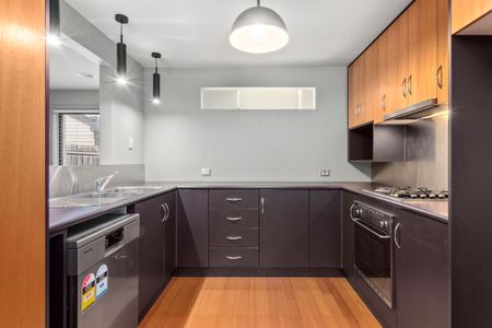 Pako & CBD Precinct - Two Story Townhouse - Photo 3