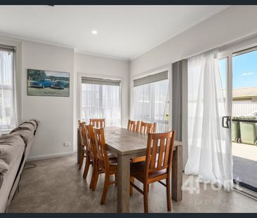 Beautiful character home in sought after location - Photo 2