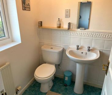 3 bedroom end of terrace house to rent - Photo 3