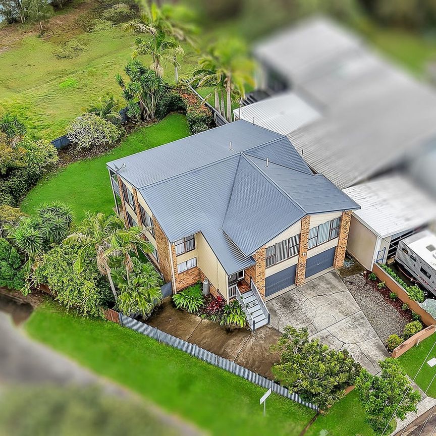 Three bedroom waterfront house - Photo 1