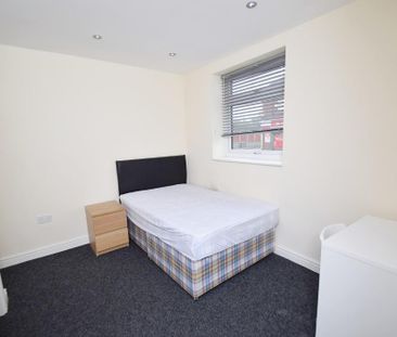 8 bedroom terraced house to rent - Photo 5