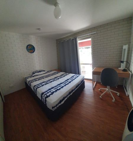 Shared Furnished House for Female Tenant - Photo 2