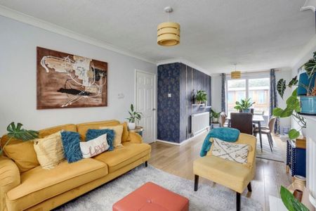 3 bed Semi-Detached House for Rent - Photo 2