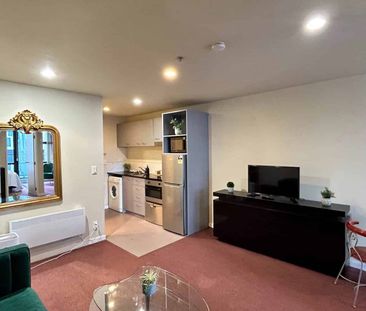 FURNISHED ONE BEDROOM ON LEVEL 10 + INCL COLD ... - Photo 4