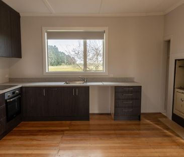 Freshly Renovated just outside of Winton! - Photo 4