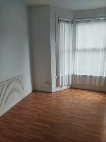 5 Bed Semi-Detached House, Winslade Road, SW2 - Photo 5