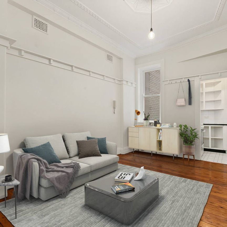 Charming Art Deco One-Bedroom Apartment - Photo 1