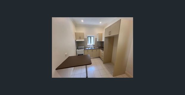 STUDIO APARTMENT IN THE HEART OF PETERSHAM - Photo 1