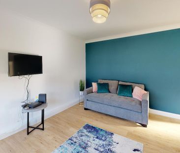 Room in a Shared House, Helston Road, LS10 - Photo 2