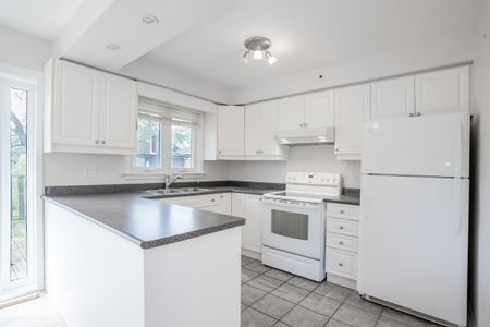 For Lease - 16 Donewen Court, Toronto, Ontario - Photo 3