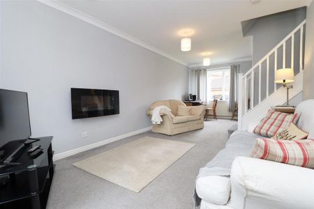 3 bedroom semi-detached house to rent - Photo 2