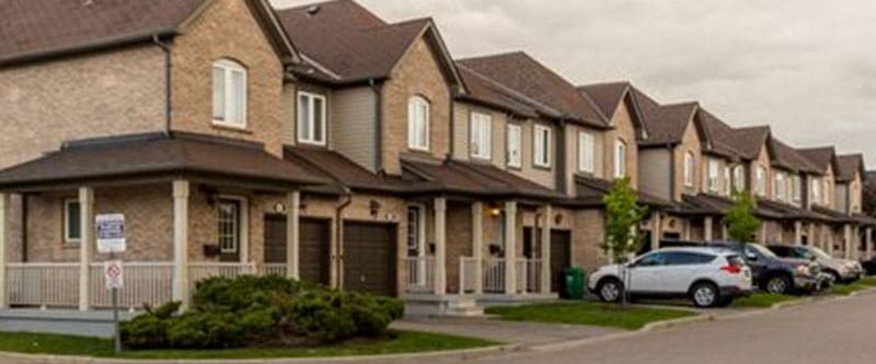 3 Bedroom Townhouse For Rent - Photo 1