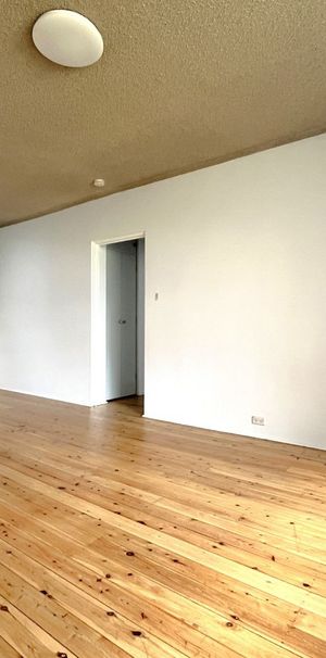 Super convenient location 2 Bedroom unit - Photo 1