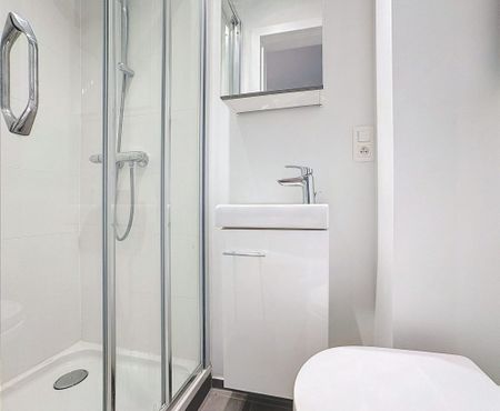 SUPER SYMPA 🥰 Entre la rue de la Loi et Madou: Joli petit studio meublé - Foto 3