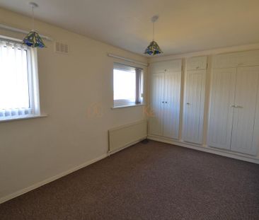 2 bedroom end of terrace house to rent - Photo 3