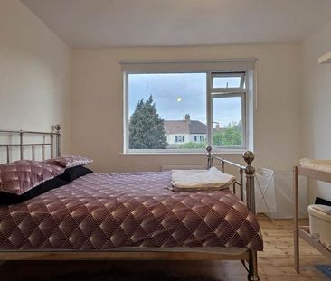 1 bedroom in a house share to rent - Photo 2