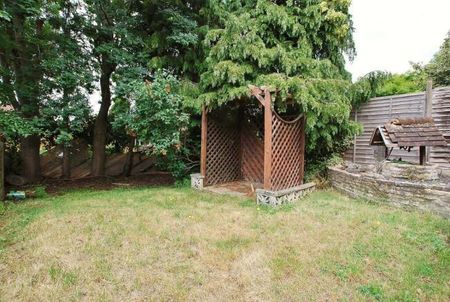 Bushy Hill Drive, Guildford, GU1 - Photo 2