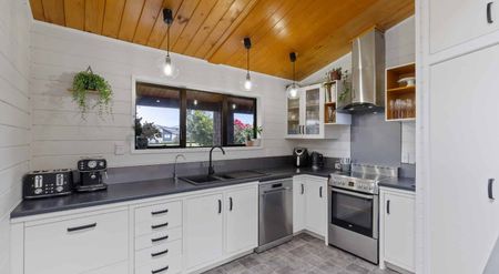 Quiet Morrinsville Retreat - Photo 3