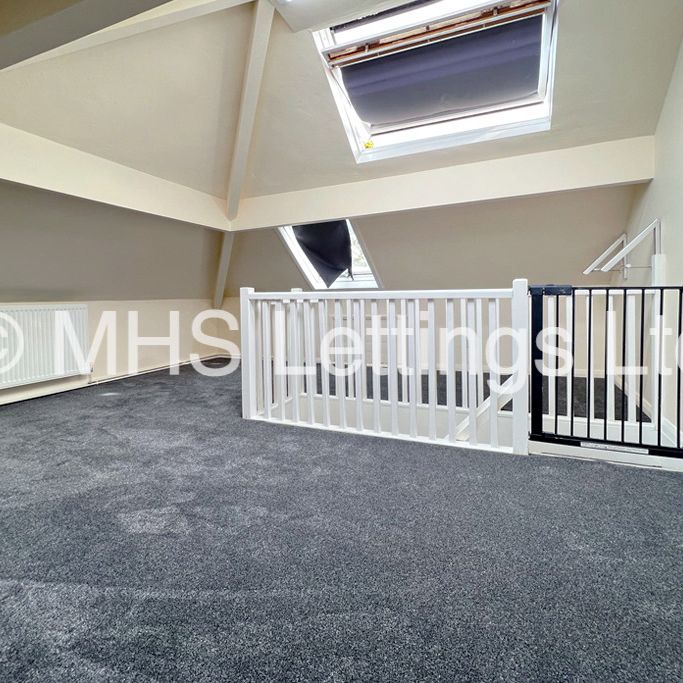 4 Bedroom Semi-Detached House for rent in Carr Manor Avenue - Photo 1