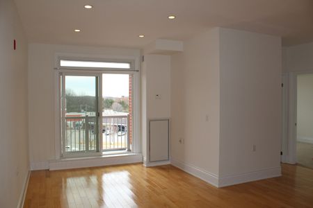 For Lease - 15450 Yonge Street Unit# 406, Aurora, Ontario - Photo 2