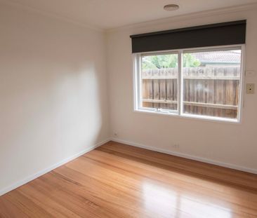 22 Gaynor Cresent, Gladstone Park, VIC 3043 - Photo 6