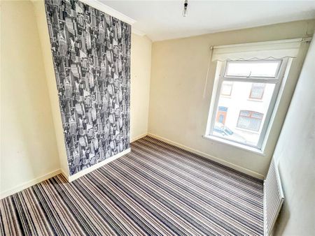 4 bedroom terraced house to rent - Photo 3