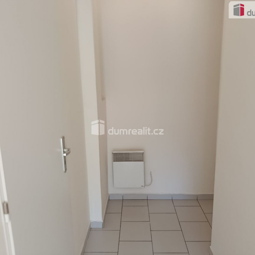 Pronájem bytu 1+kk a garsoniéry 28 m², Za poštou 894, Praha - Фото 1