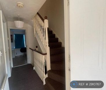 3 bedroom terraced house to rent - Photo 4