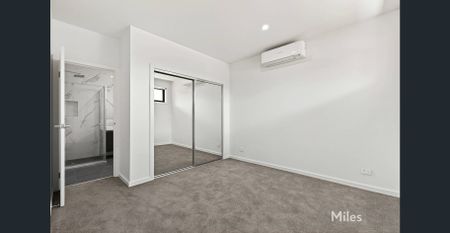 BRAND NEW TOWNHOUSE! - Photo 5