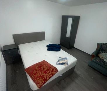 4 Bed Semi-Detached House, Melville Gardens, NG3 - Photo 6