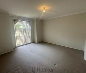 Spacious Family Home in Sought-After Toronto - Photo 5