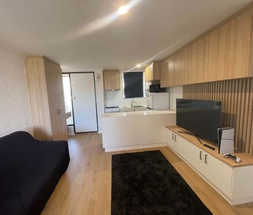 Comfortable Apartment Living in a Convenient Bayswater Location - Photo 1