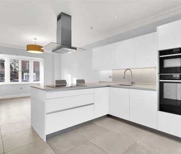 A beautifully appointed five bedroom detached home by PH Homes, set... - Photo 4