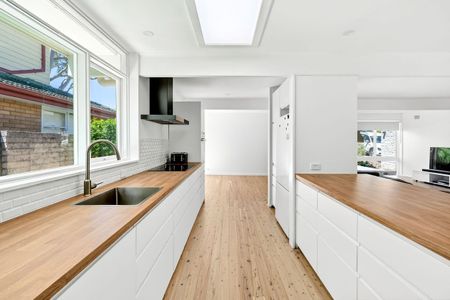 LIGHT-FILLED FAMILY RETREAT OFFERING SPACE AND CONVENIENCE - Photo 2