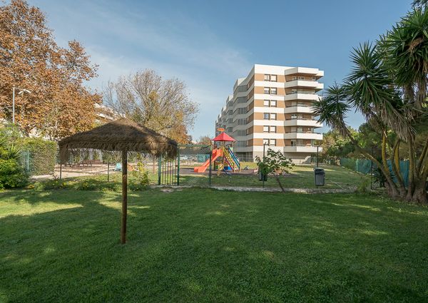 Apartamento T2 para arrendamento com móveis no Alto da Barra em Oeiras