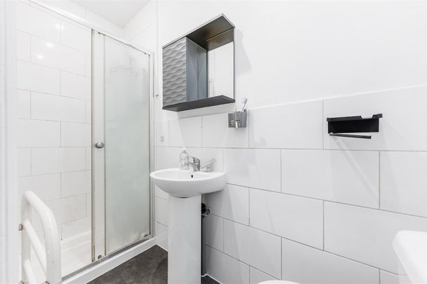 studio property to let - Photo 1