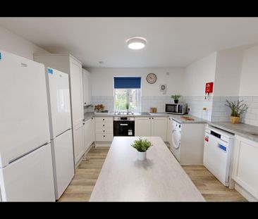 Room in a Shared Flat, Russell St, NG7 - Photo 1