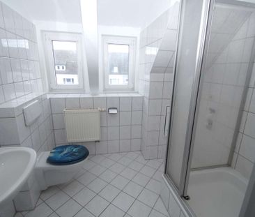 3-Zimmer-Wohnung im Dachgeschoß mit separater Küche und Dusche, ren... - Photo 3