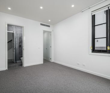 Modern & Newish Art Deco Bayside Beauty - Photo 6