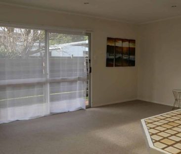 Cute Two Bedroom Cottage in Paraparaumu - Photo 4