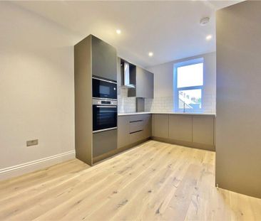 2 bedroom maisonette to rent - Photo 5